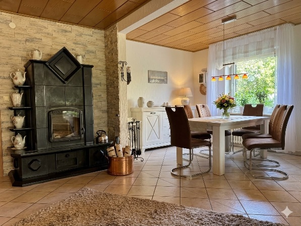 Wohnzimmer mit Kamin EG Zweifamilienhaus Minden / Rodenbeck