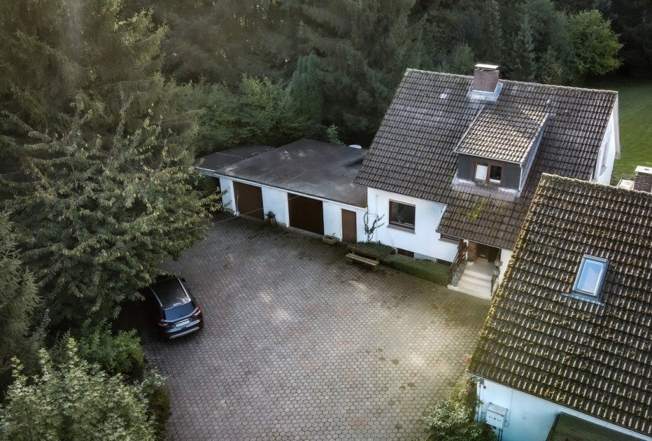 Draufsicht auf die Immobilie inkl. Garagen Einfamilienhaus L�hne