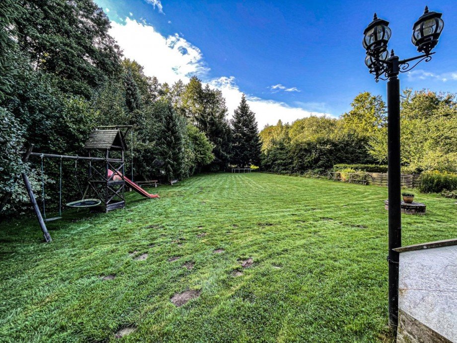 Gro�es Grundst�ck mit altem Baumbestand und Wasserlauf! Einfamilienhaus L�hne