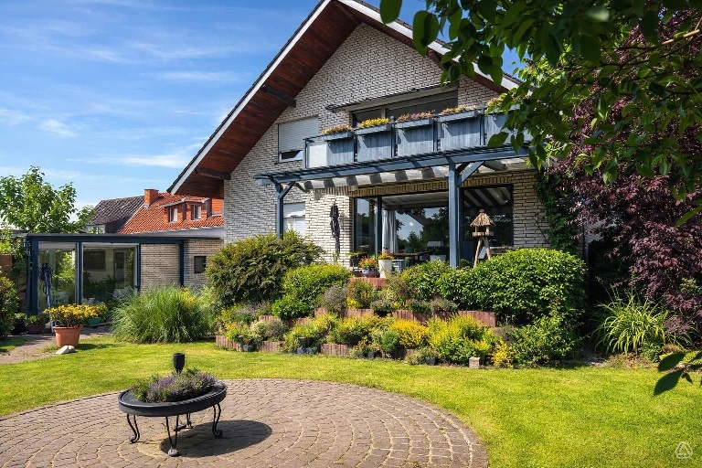 Blick vom Garten Zweifamilienhaus Minden / Rodenbeck