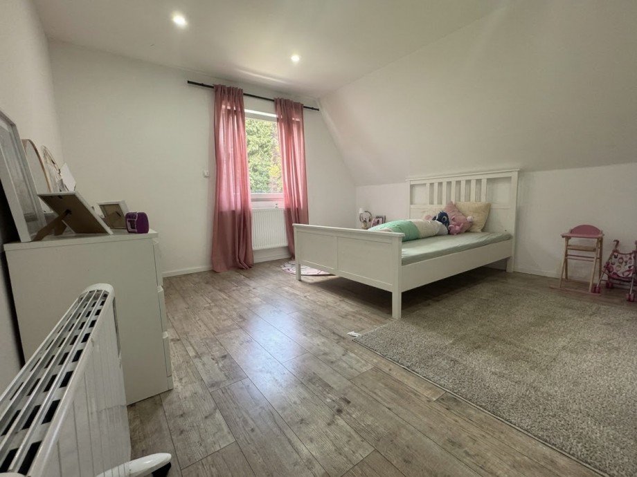 Kinderzimmer OG KI bearbeitet KI bearbeitet Einfamilienhaus L�hne