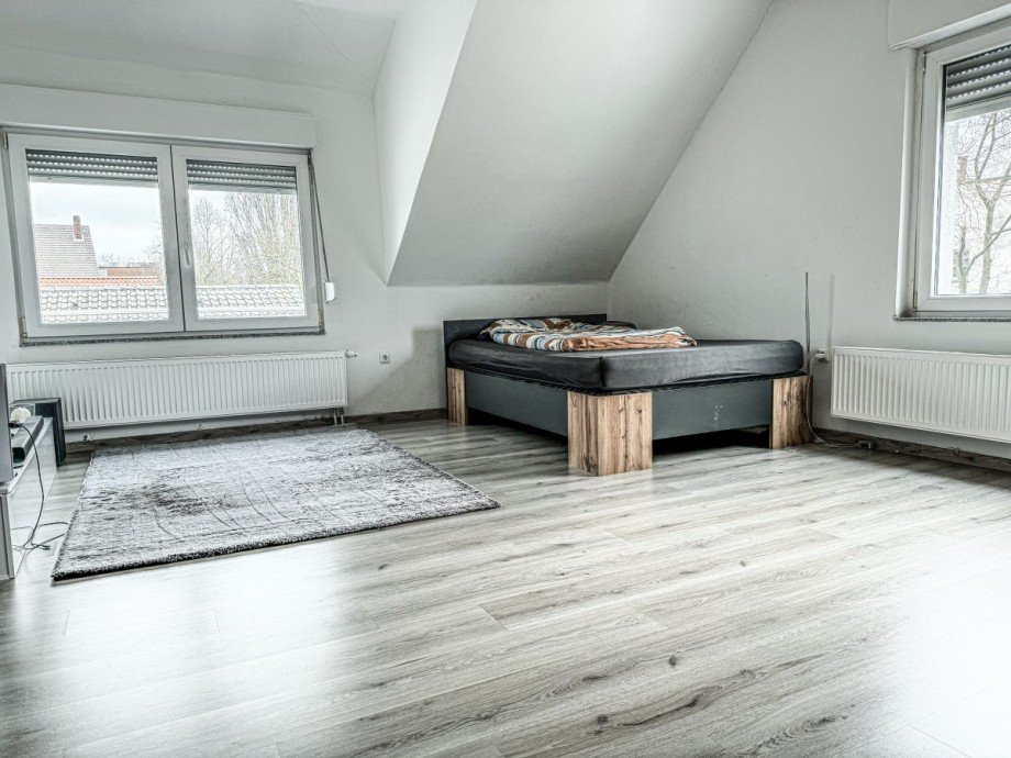 Schlafzimmer OG Zweifamilienhaus Bad Oeynhausen