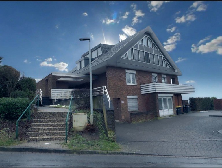 Vorderansicht Vlotho Erdgeschosswohnung Charmante Erdgeschosswohnung mit Garten und Garage