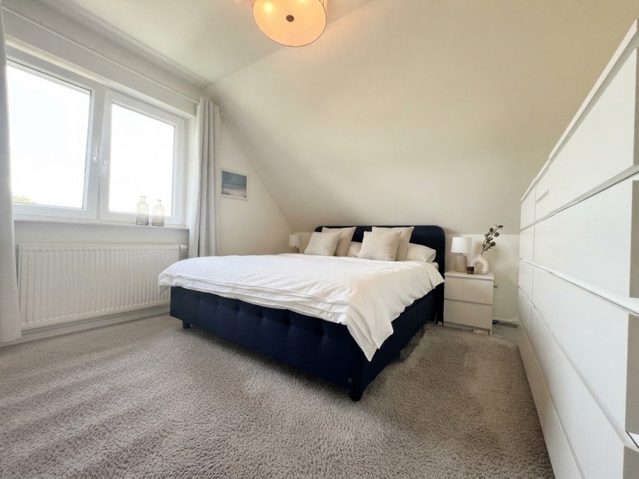 Elternschlafzimmer KI bearbeitet Doppelhaush�lfte Bad Oeynhausen