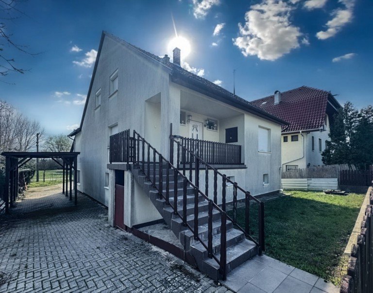Haupteingang Balatonfenyves Einfamilienhaus Traumhaus am Plattensee - Ihr neues Zuhause!